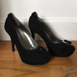 GUESS Pumps